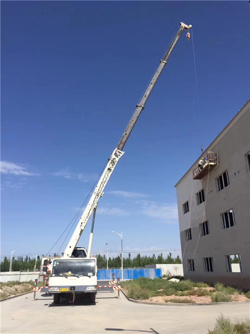 乐清市“轻装强干”—— 吊车的 “轻量化臂架” 技术